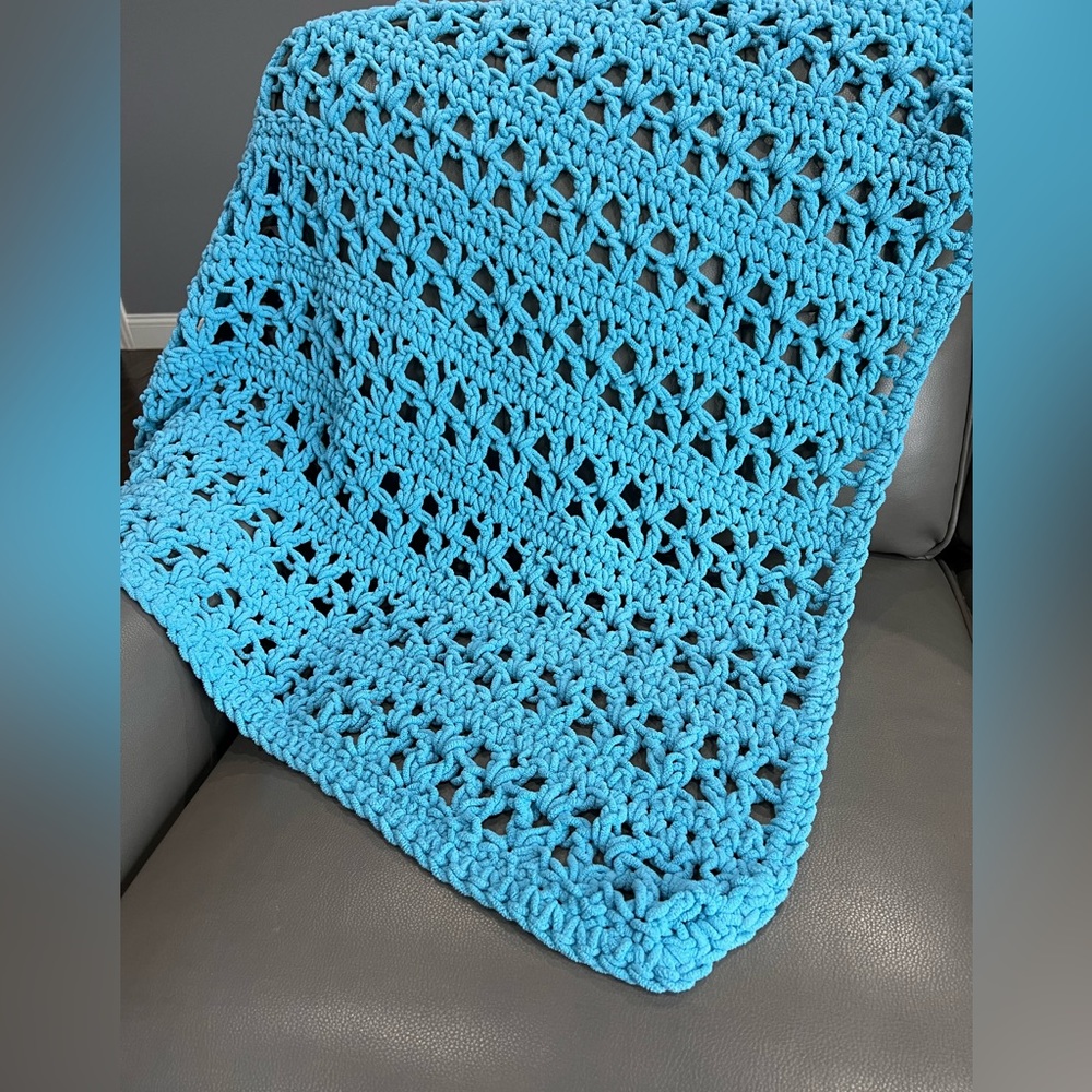 HAND Crocheted CHUNKY Lapghan BLUE Lap BLANKET